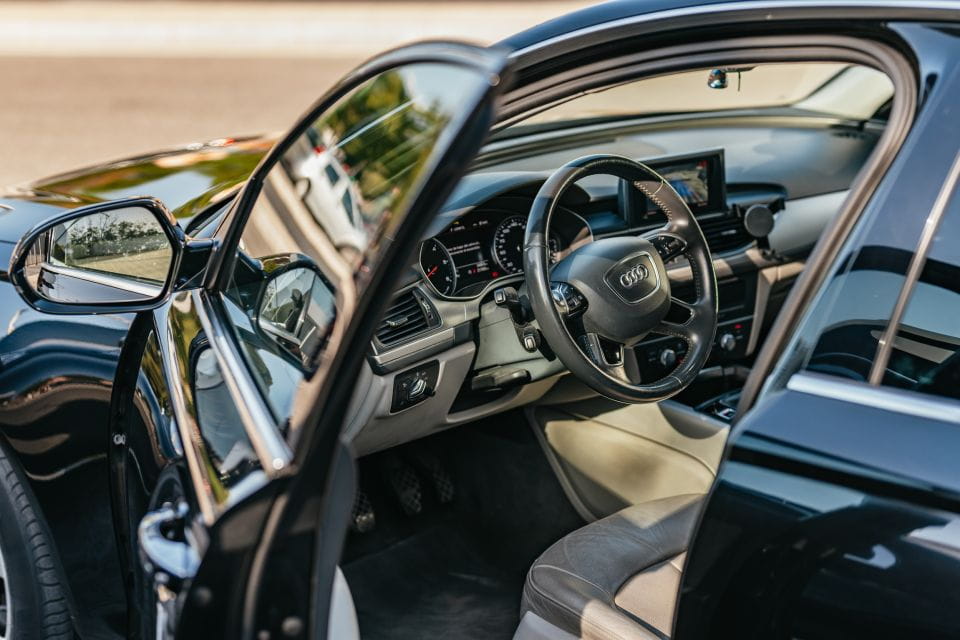 Seville: Private 1-Way Airport or Train Station Transfer - Booking Process and Flexibility