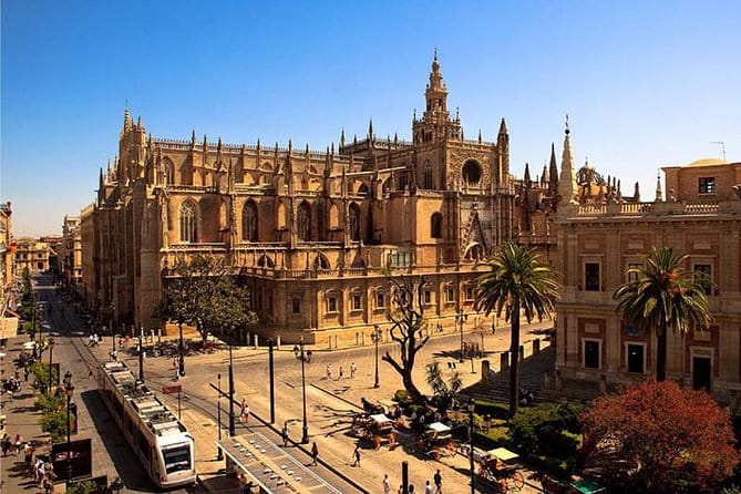 Seville Private walking tour with skip the line tickets to Cathedral and Alcazar - Breaking Down the Itinerary: What You’ll Actually Experience