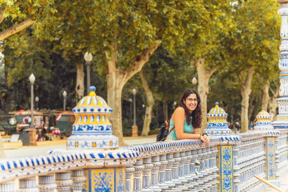 Seville: Professional Photoshoot at Plaza De España - Key Points