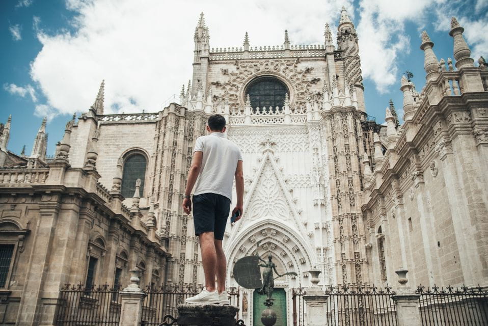 Seville: Professional Photoshoot Outside Cathedral & Giralda - Booking and Availability
