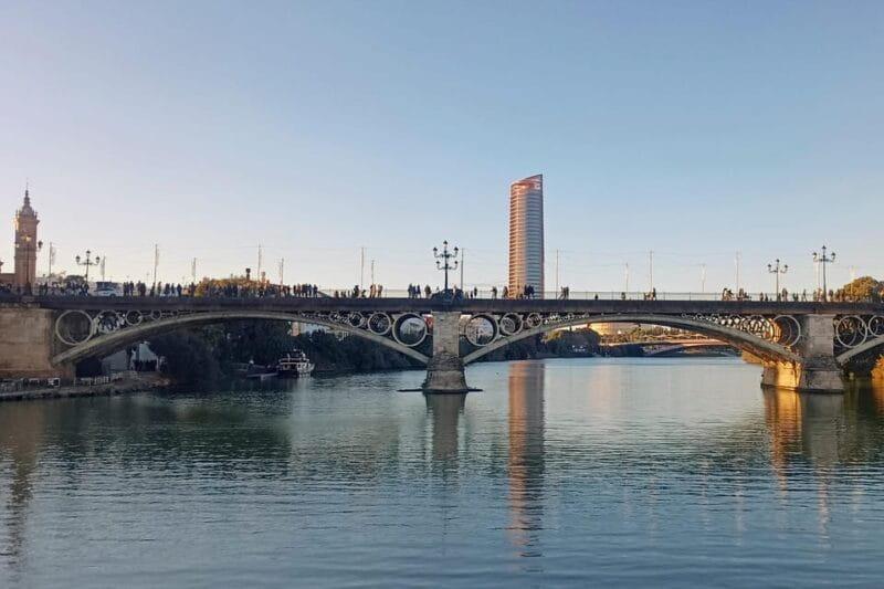 Seville: Restaurant boat ride on the Guadalquivir River with lunch/dinner - Exploring Seville from the Water: A Boat Ride with Gourmet Food
