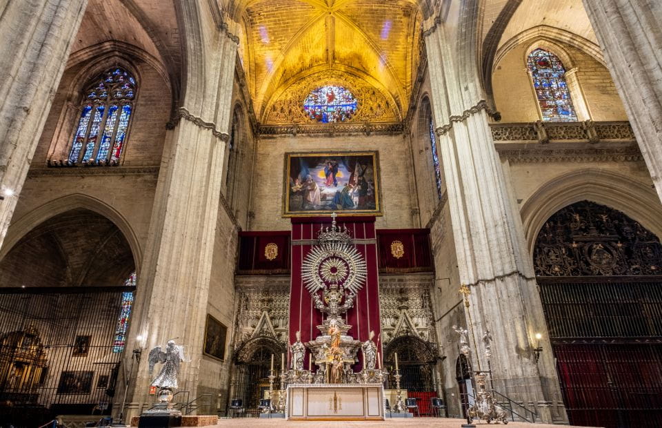 Seville: Small-Group Cathedral and Giralda Tour With Tickets - Highlights of the Cathedral