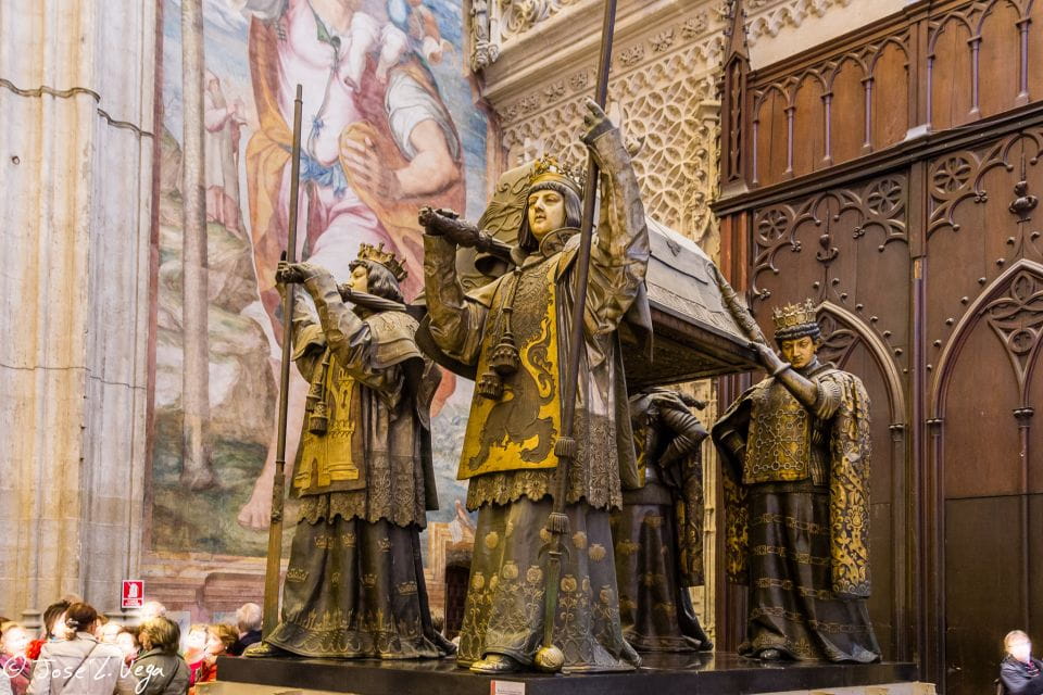 Seville: Small-Group Cathedral and Giralda Tour With Tickets - Climbing La Giralda Tower