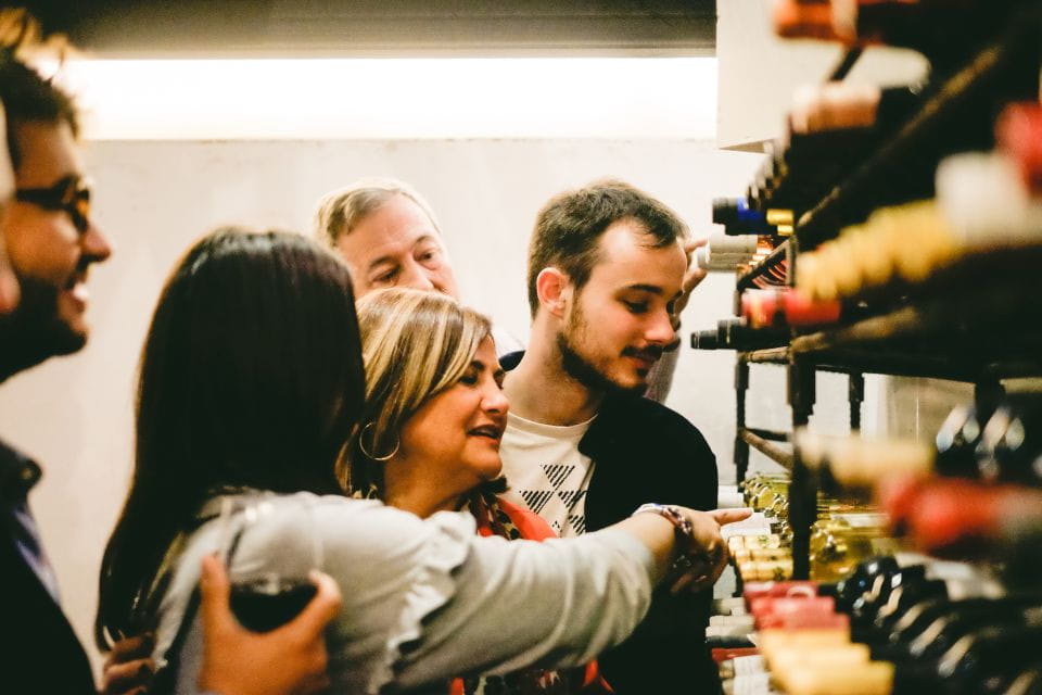 Seville: Small Group Jewish Quarter Tour With Tapas & Drinks - Key Points