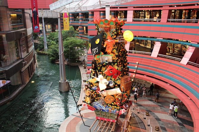 Shared Arrival Transfer : Fukuoka Airport to Fukuoka City - Baggage and Accessibility