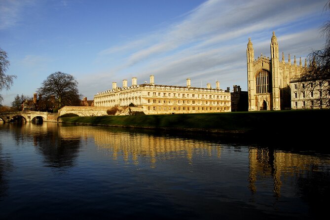 Shared Guided Punting Tour of Cambridge - River Cam Punting