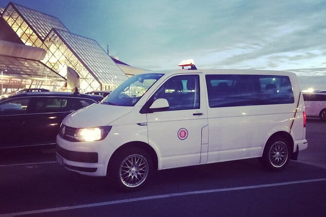 Shared Ride To Airport - From Your Hotel Without Changing Car - The Experience on the Road: What You Can Expect