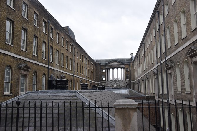 Sherlock Holmes Walking Tour in London - Whats Included in the Tour