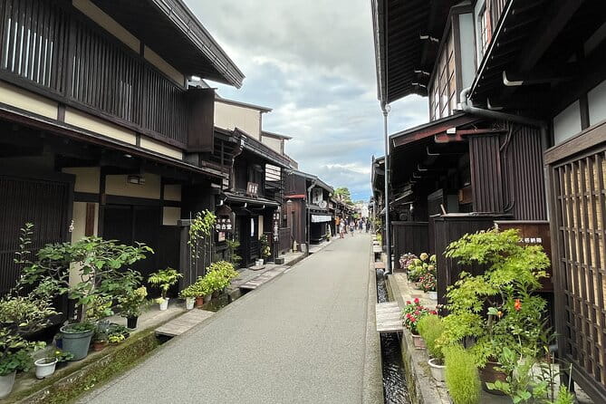 Shirakawa-Go and Hida-Takayama Private Day Trip From Nagoya - Craft Experiences