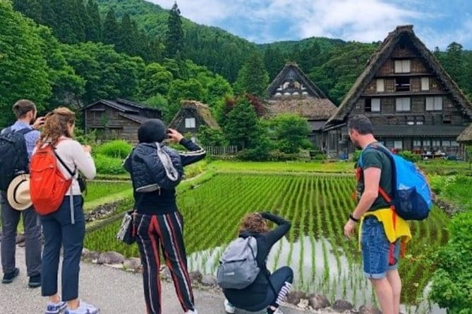 Shirakawago All Must-Sees Private Chauffeur Tour With a Driver (Takayama DEP.) - Exploring Shirakawa-gos Distinctive Architecture