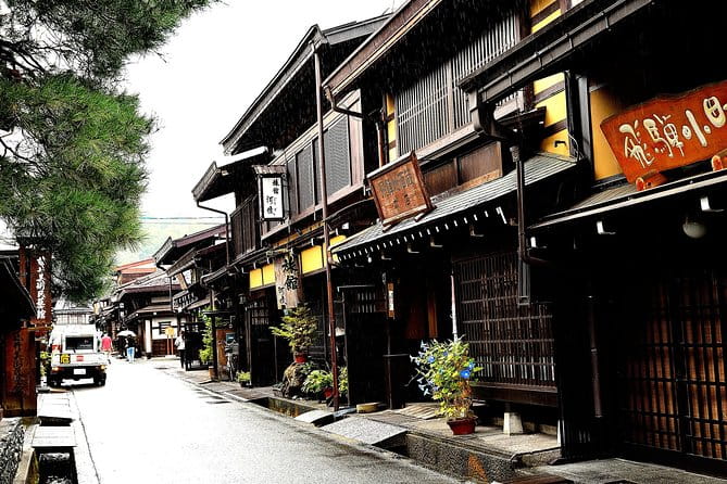 Shirakawago and Hida Takayama Day Trip From Nagoya - Savoring the Local Cuisine