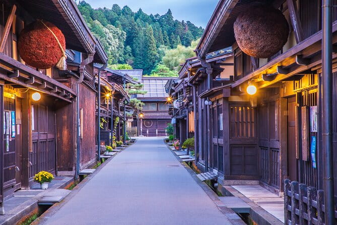Shirakawago and Takayama Bus Tour From Nagoya - Meeting and Pickup Details