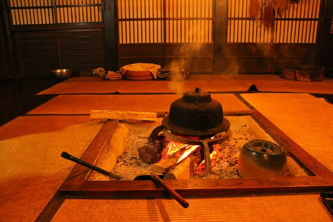 Shirakawago Day Trip: Government Licensed Guide & Vehicle From Kanazawa - What to Expect