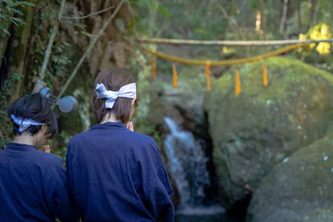 Shirataki Takigyo Waterfall Meditation Experience in Toba - Preparing for the Meditation Session