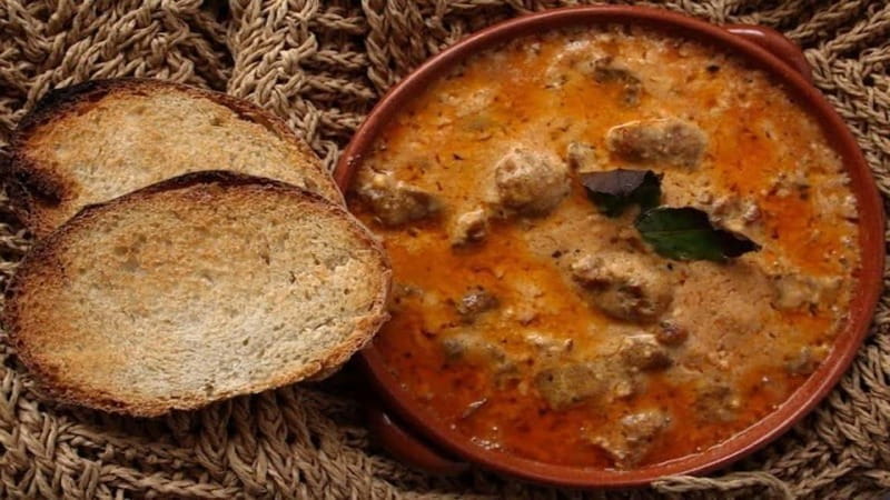 Shkodra: Walking Tour with Traditional Dinner - Strolling Down Kole Idromeno Street