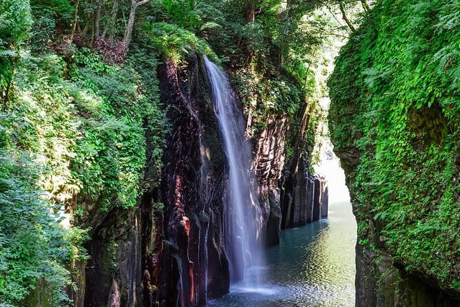 Shrine & Scenic Tour: Kamishikimi, Amano Iwato, Takachiho Gorge - Dining Options
