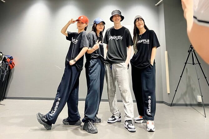 Shuffle Dance in Tokyo With a Tiktok Star - Intermediate Level - Key Points