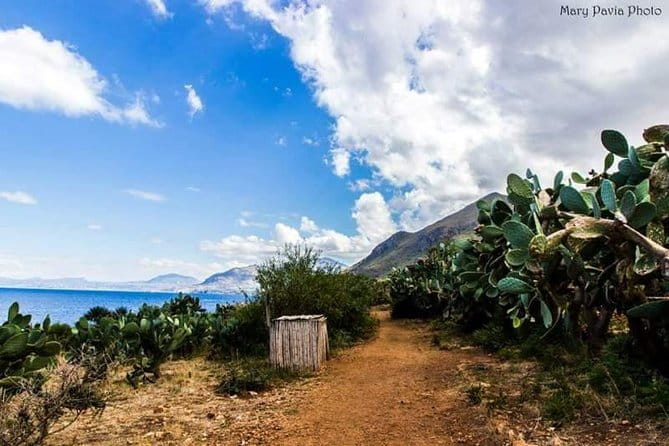 Shuttle Bus Riserva dello Zingaro - Arriving at the North Entrance