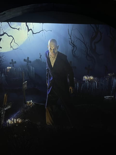 Sibiu: Dracula's Castle and Dino Park Day Trip - Lunch and Free Time in the Village