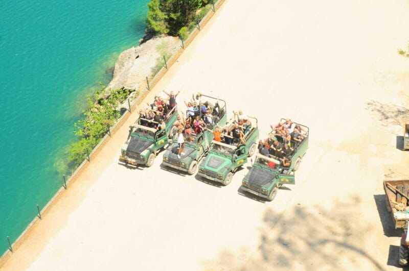 Side Green Canyon Off-Road Jeep Safari Adventure with Lunch - Lunch by the River: Simple, Tasty, and Authentic