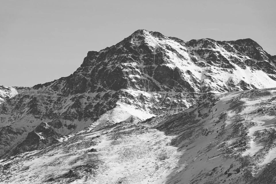 Sierra Nevada Hiking Experience With Crampons on the Snow - Group Size and Language