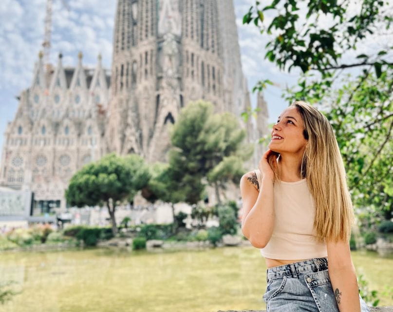 Sightseeing Barcelona by Bike, Photo-shooting & Tapas - Itinerary Highlights