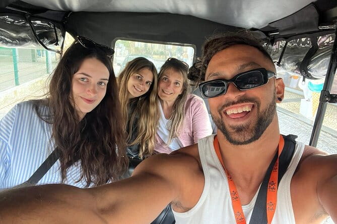 Sintra tour to Pena Palace in vintage car - Private day tour - FAQ