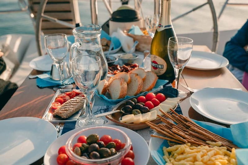 Siracusa: Aperitivo in Barca a vela - Exploring Ortigia on a Sailboat: A Deep Dive into the Experience