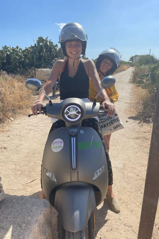 Siracusa e-scooter 125cc rental service - Exploring the surroundings and planning your trip