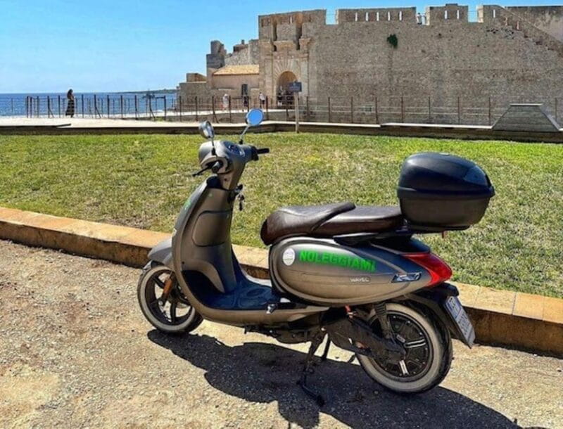 Siracusa e-scooter 125cc rental service - Who should consider this experience?