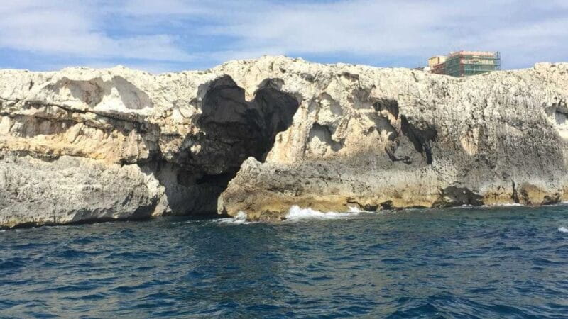 Siracusa: Ortygia Island Boat Tour with Grotto Visit - Discovering Syracuse’s Waterfront and Historic Monuments