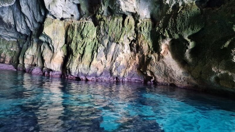 Siracusa:Ortigia & Sea Caves 1-hour boat tour with swim stop - Entering the Heart of Ortigia and Its Historic Coastline