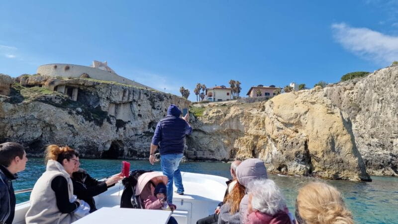 Siracusa:Ortigia & Sea Caves 1-hour boat tour with swim stop - Who This Tour Is Best For