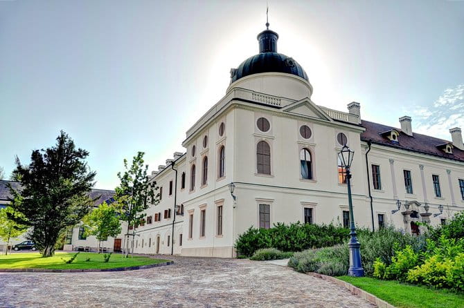 Sisis Godollo Palace Tour From Budapest - Guide and Language Options