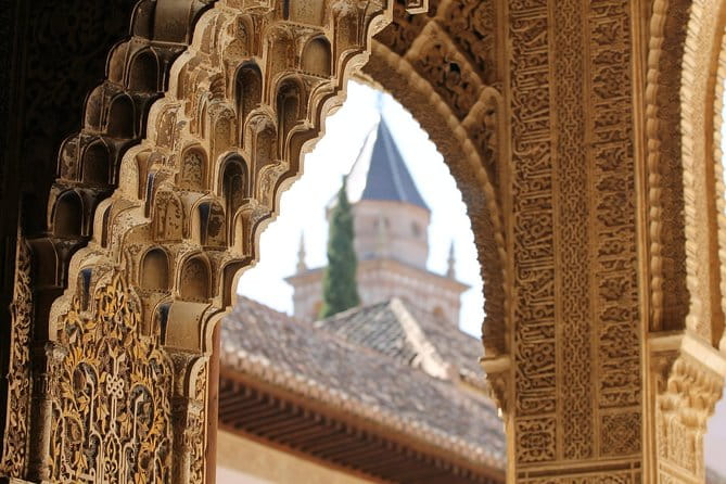 Skip the Line Alhambra Guided Tour - The Guide: The Key to a Memorable Visit