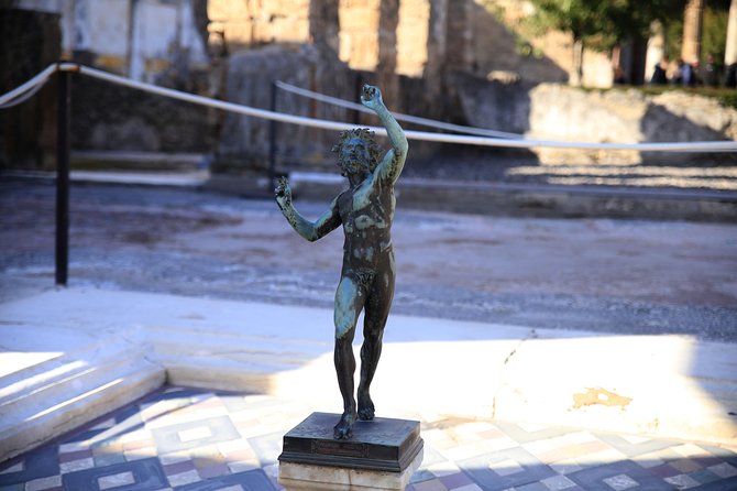 Skip-The-Line Best of Pompeii in One Day Tour W Local Guide & New Opened Houses - Exploring Pompeiis Iconic Ruins