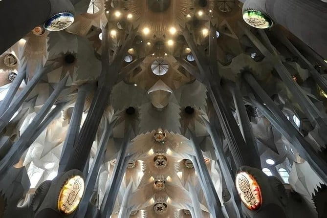 Skip The Line : La Sagrada Familia Guided Tour - Exploring La Sagrada Familia with a Guided Skip-the-Line Tour