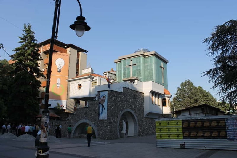 Skopje: Private Half-Day Walking Tour of Old & New - Exploring Skopjes Highlights in Depth