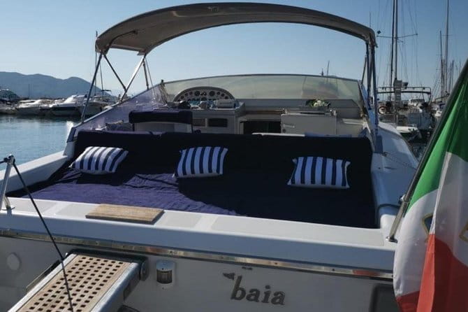 Small group boat tour to Capri with aperitif - A Relaxed, Authentic Day Trip to Capri by Boat