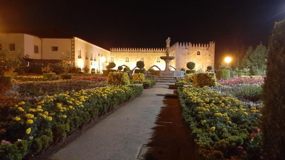 Small-Group Braga Half-Day Tour With Bom Jesus - Group Size and Languages