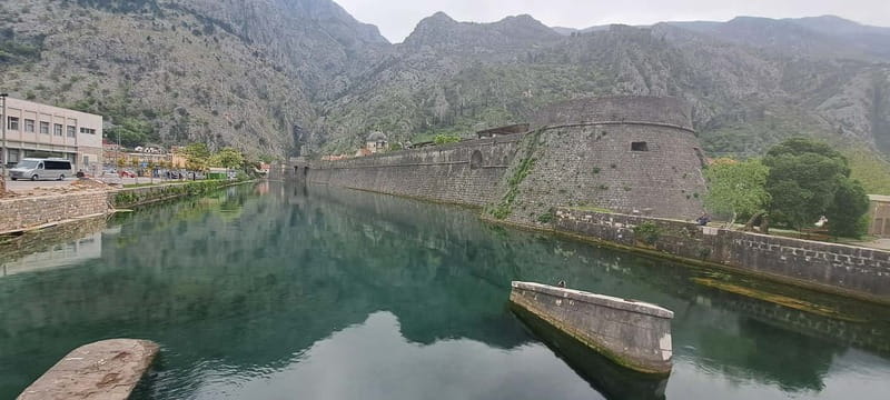 Small group day trip from Dubrovnik to Montenegro - Entering Montenegro: From Dubrovnik to the Bay of Kotor