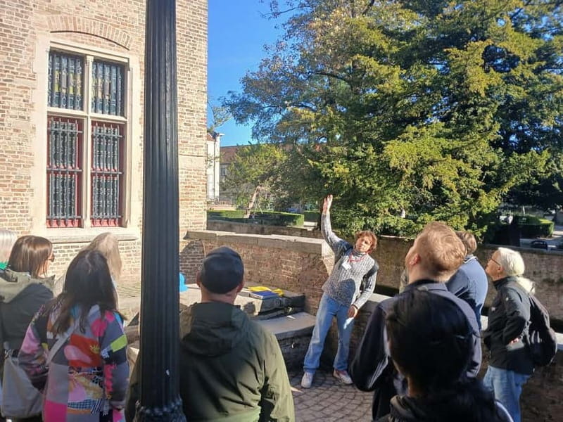 Small-Group Nostalgic Walking Tour of Bruges - Exploring Bruges with a Nostalgic Small-Group Walking Tour