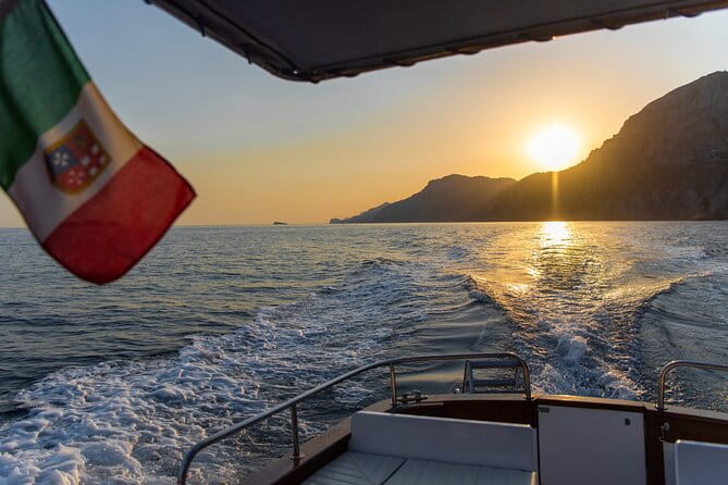 Small Group Tour in Positano by Boat at Sunset with Prosecco - Key Points