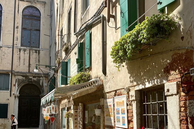 Small-Group Walking Tour of the Jewish Ghetto in Venice - Synagogues and Medieval Residences