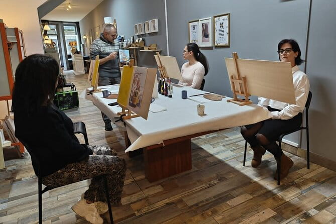 Small Painting Group with a Local Artist in Porto - Frequently Asked Questions