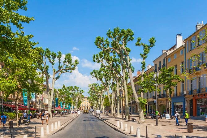 Small Versailles of Provence & Calissons tasting. Marseille port - Who Will Love This Experience?