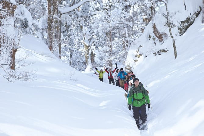 Snowshoe Tour - What to Bring and Wear