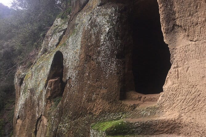 Sorano and its wonders, The Vie Cave and wine cellars - Who Will Love This Tour?