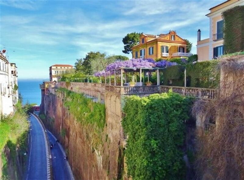 Sorrento: Guided Walking Tour & Limoncello Tasting - Practical Details and What to Expect