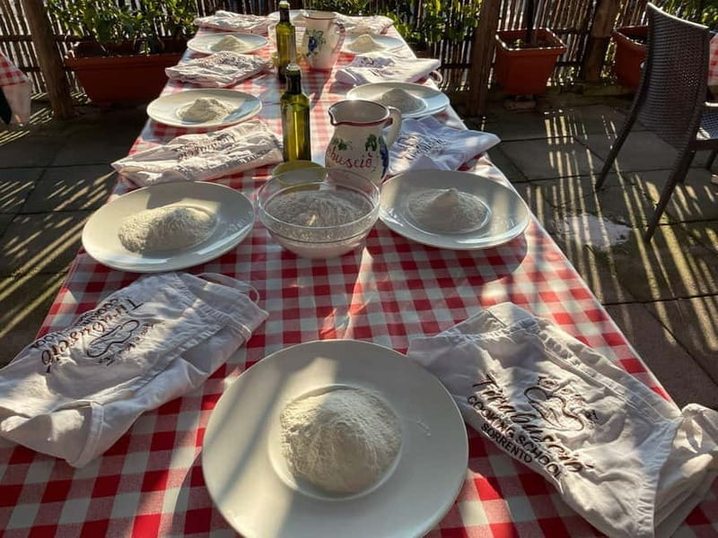 Sorrento: Make the best Fried Pizza and Limoncello Spritz - Crafting the Perfect Limoncello Spritz